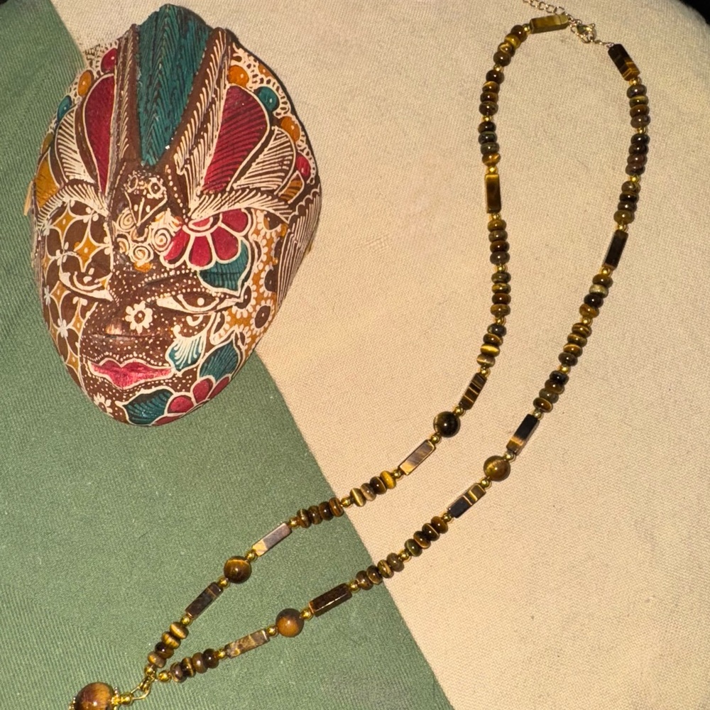 Tigereye and gold necklace - Picture 5 of 5
